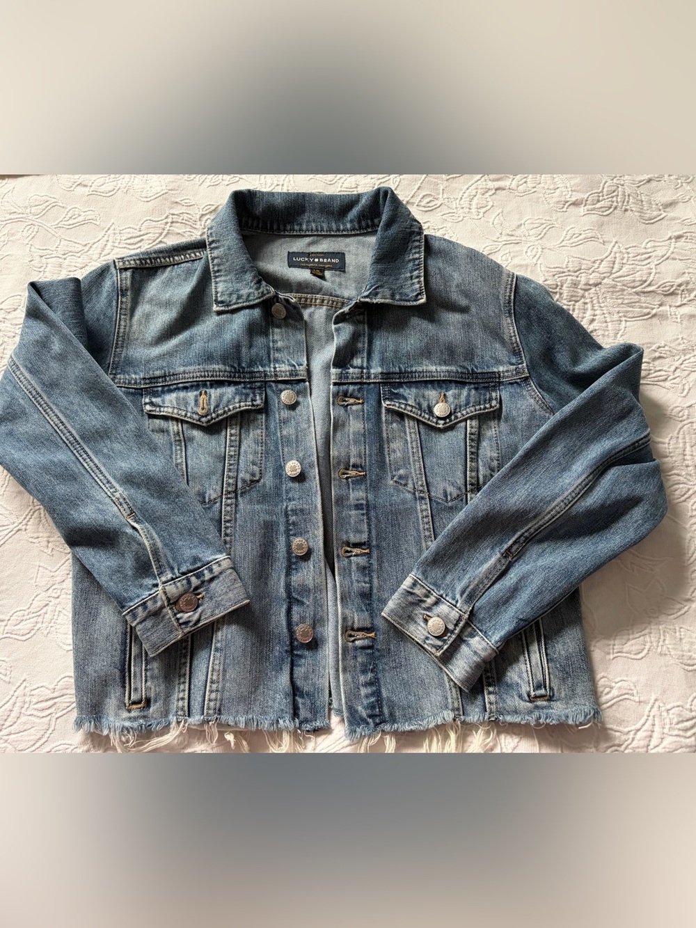 Lucky Brand Distressed Medium Blue Denim Trucker Jacket large women’s